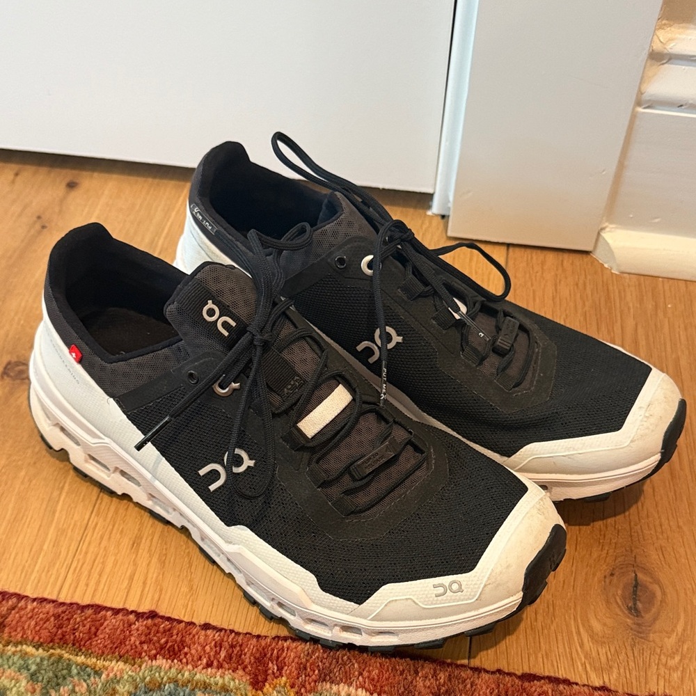 OnCloud Running women’s  Black and White Athletic Shoes
